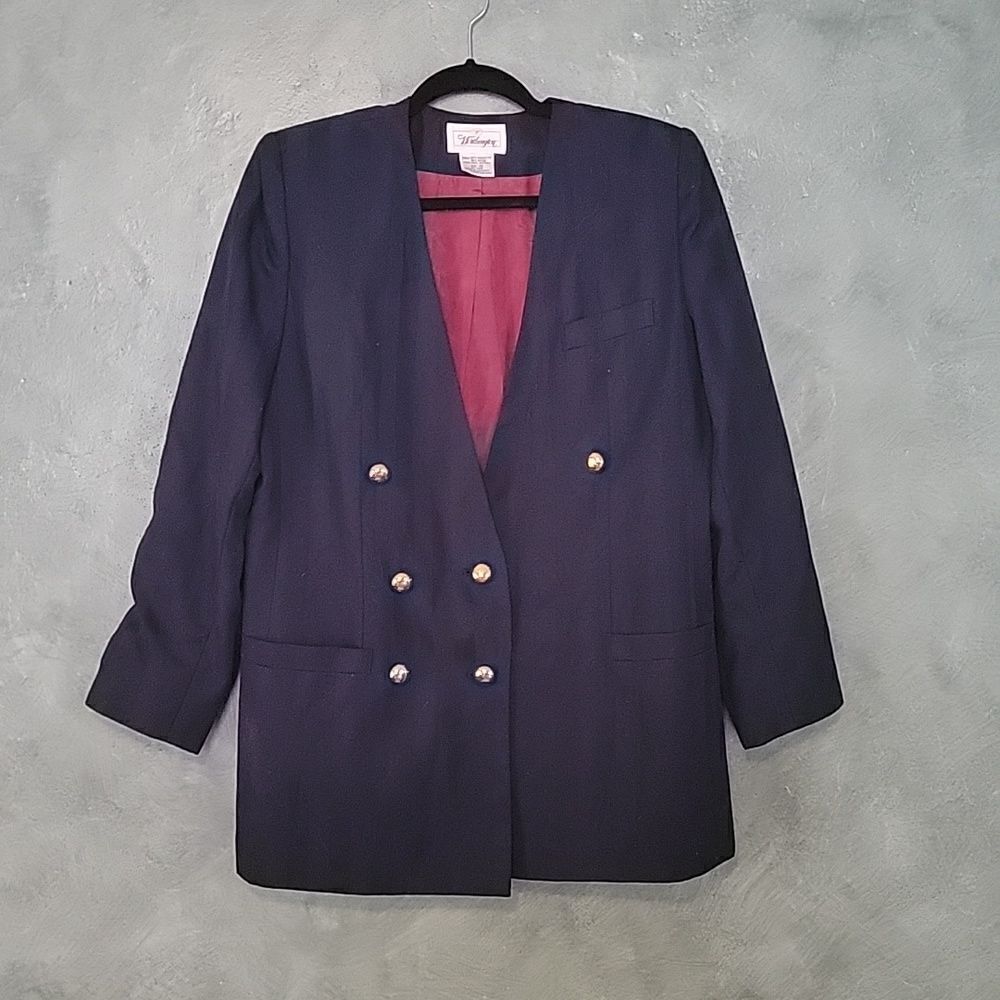 Subtle pinstripe fashion blazer
